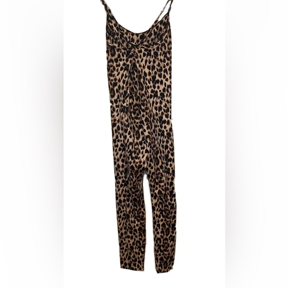 NWT Victoria’s secrets leopard print jumpsuit, size medium - Picture 4 of 9